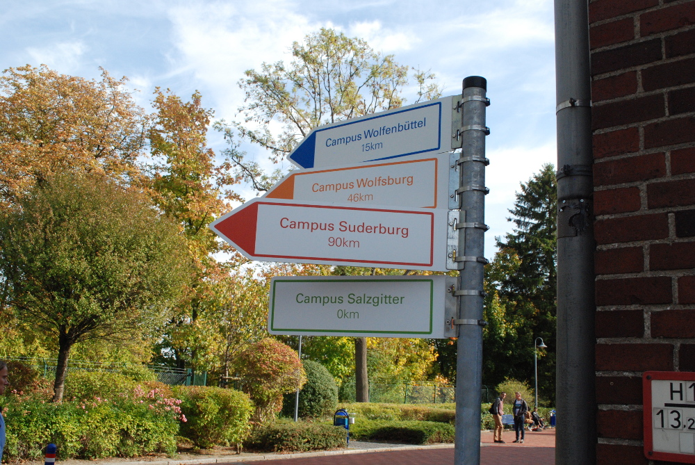 Schilder Campus_klein.JPG